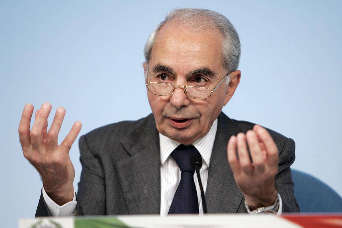 Rifiuti, Amato: "Malattia generata dal particolarismo"