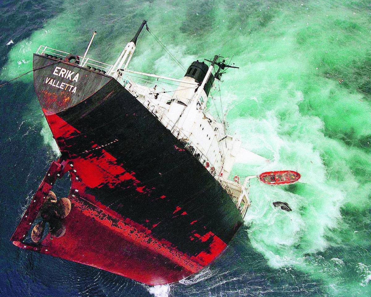 Eco-disastro in mare Maxi multa a Total e agli armatori italiani