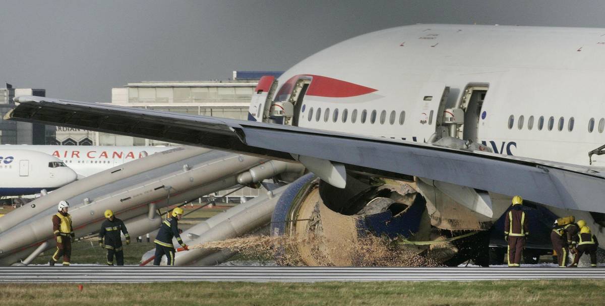 Londra, aereo manca la pista 
Chiuso lo scalo di Heathrow