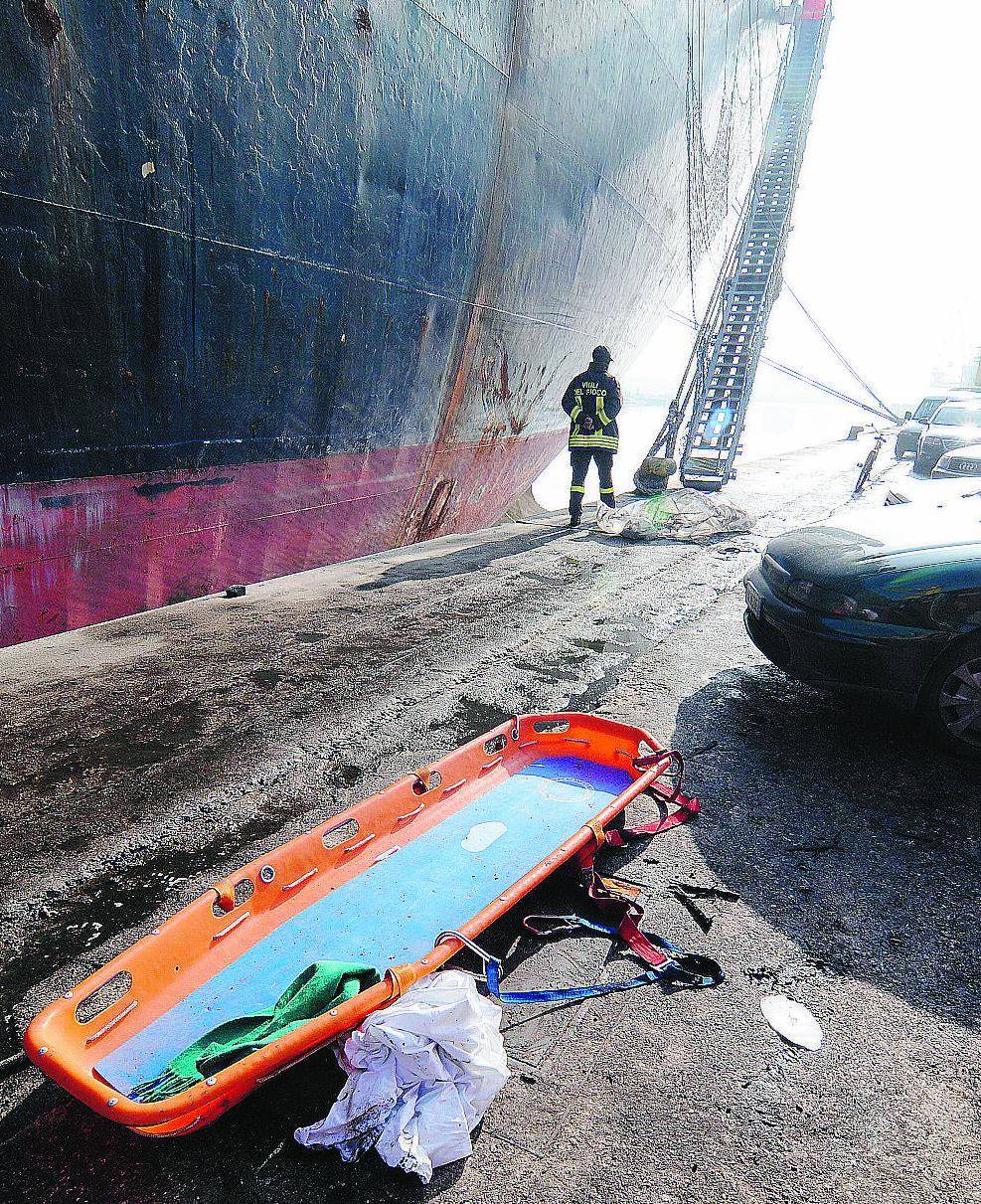 Marghera, morti due operai 
È rivolta in tutti i porti