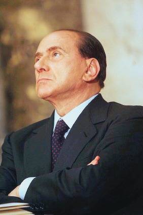 Napoli, inchiesta lampo per mandarlo 
a processo. Berlusconi: "È ridicolo"