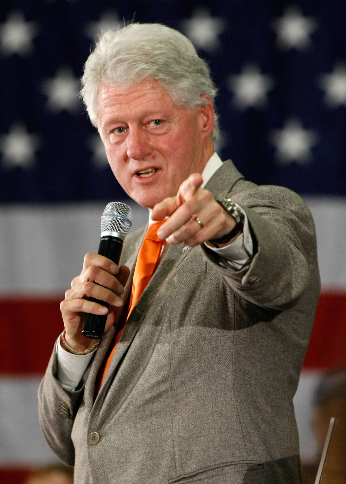 Bill Clinton pronto a scender in pista... da ballo