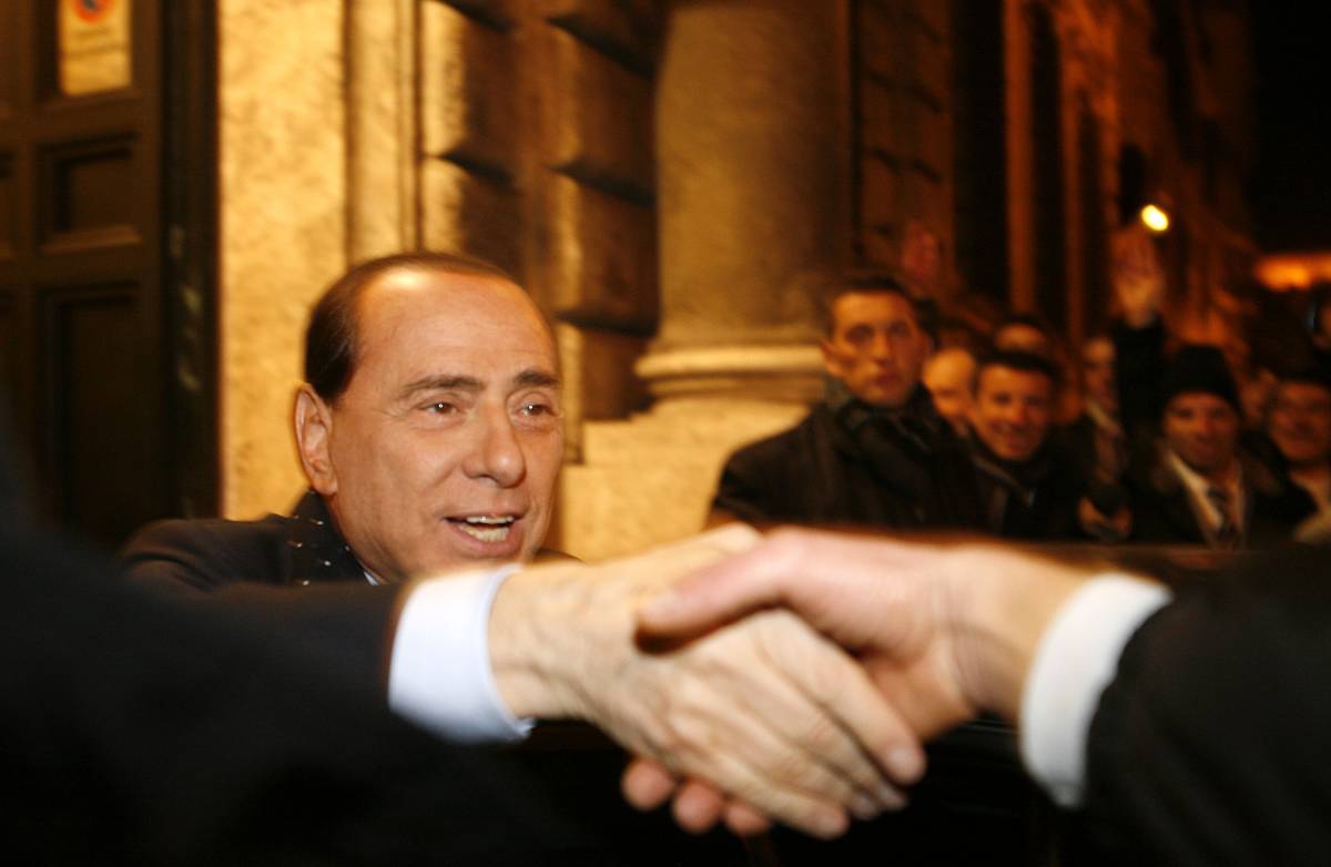 Berlusconi: "Adesso c’è solo il voto" 
Chiti: "Prodi non si farà da parte..."