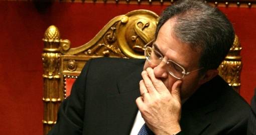 Sfiducia al Senato: cade il governo 
Prodi al Quirinale per le dimissioni