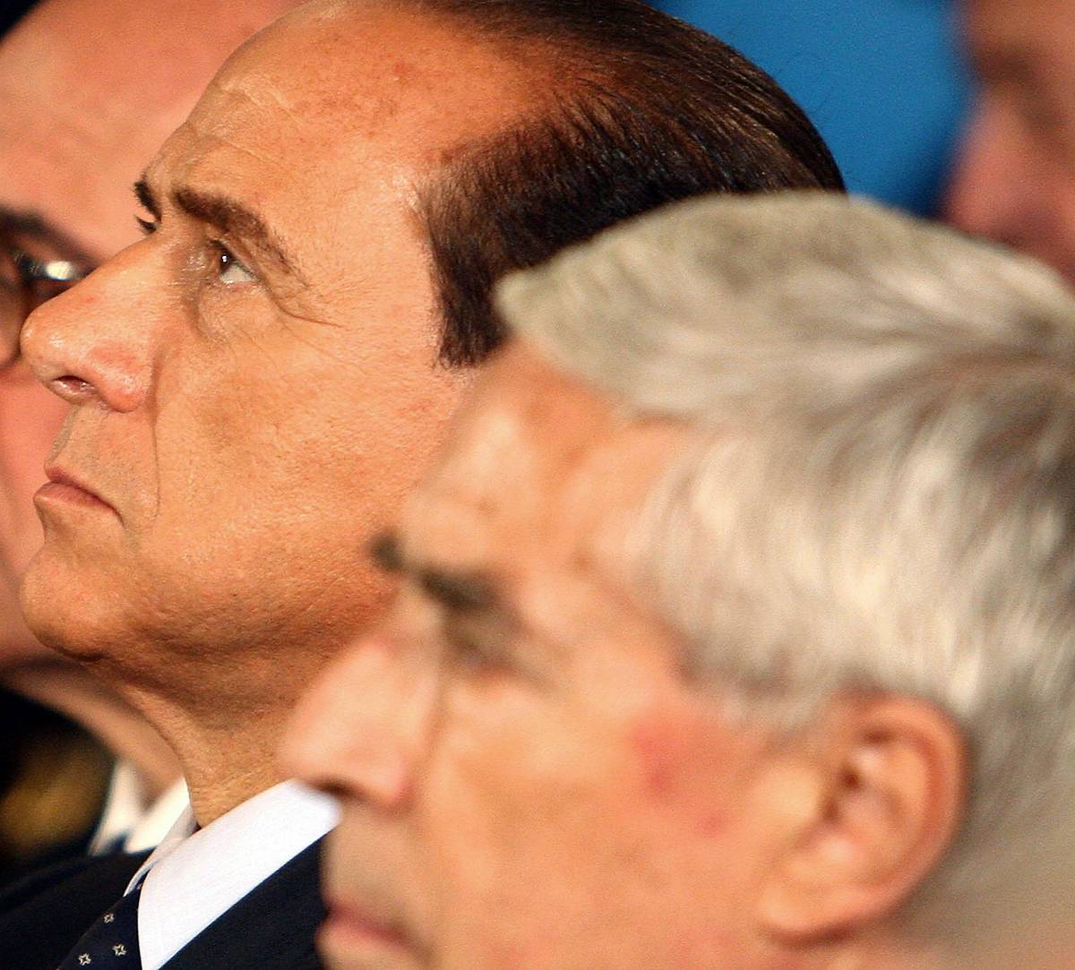 Berlusconi: "Necessario solo il voto". Fini: "Marini non ce la farà"