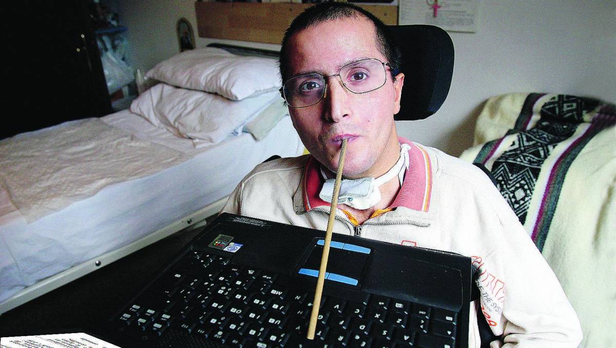 Il tetraplegico nato tre volte
scrive la sua vita con i denti 