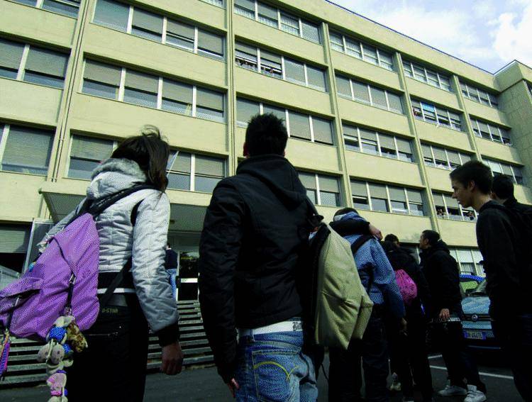 Tbc, l’esame negato a 20 studenti viene fatto solo a due professori