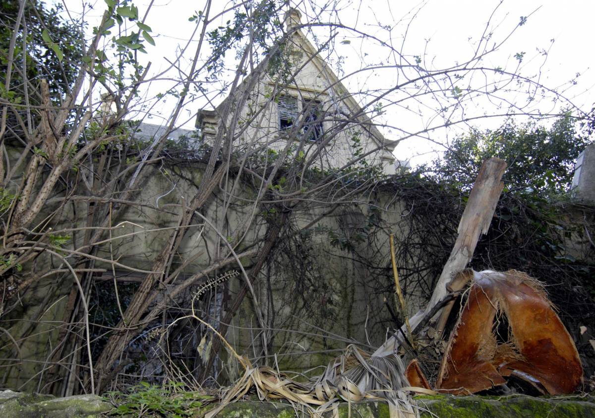 Nervi, Villa Esperia   residenza storica in mezzo al degrado