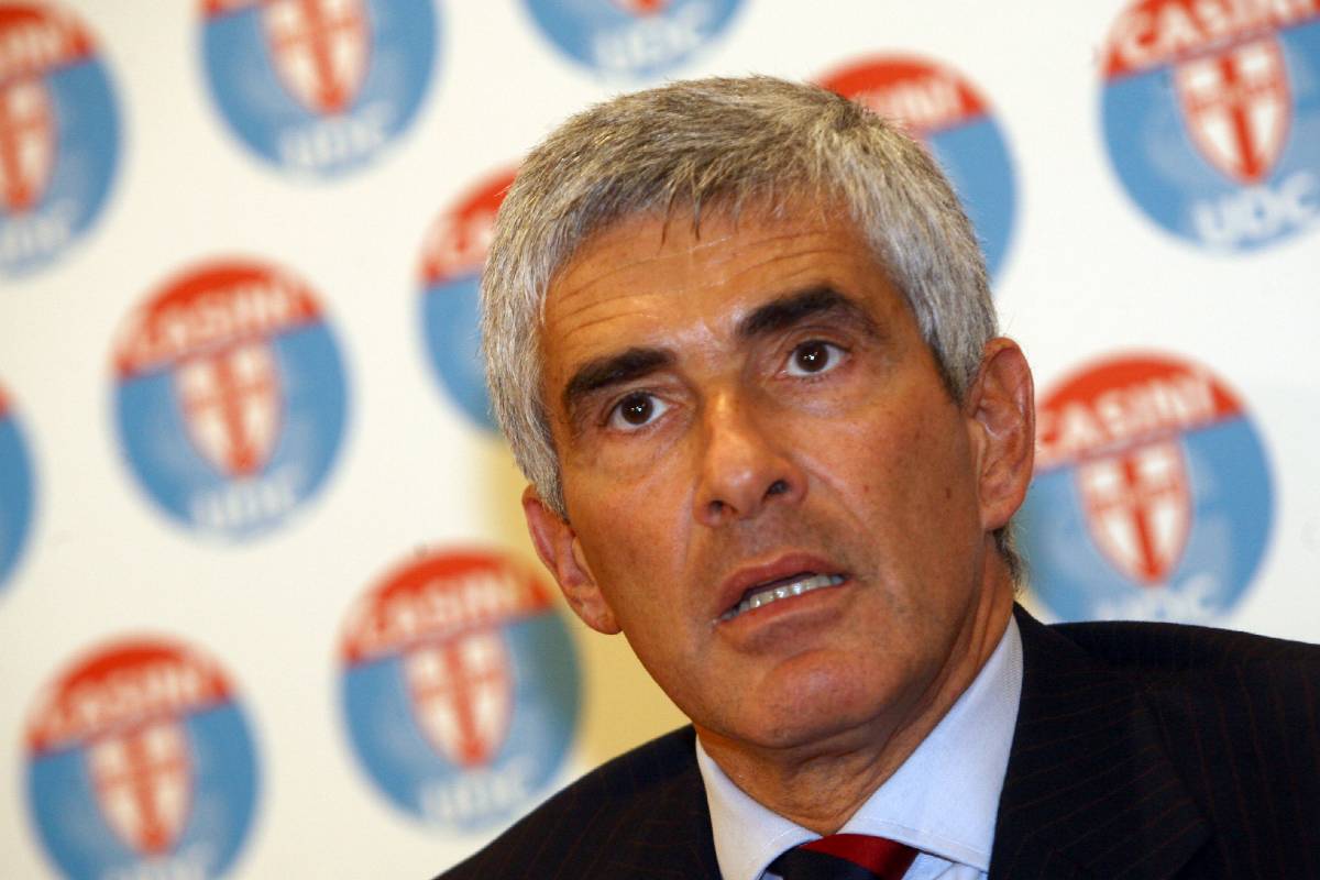 Casini tenta la fuga ma poi prende tempo: "Decidiamo giovedì"