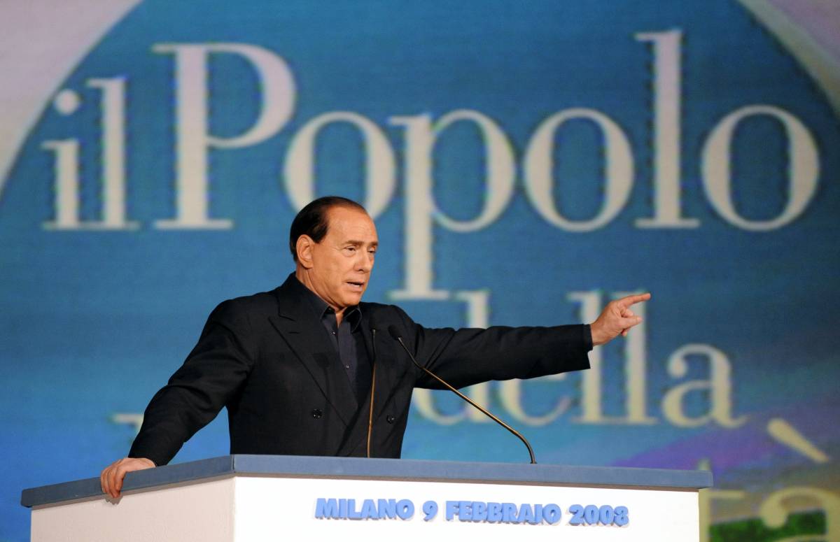 Berlusconi: "Il Pd è vecchio 
Il Pdl sarà la grande novità" 
Casini: "Pronto al dialogo"