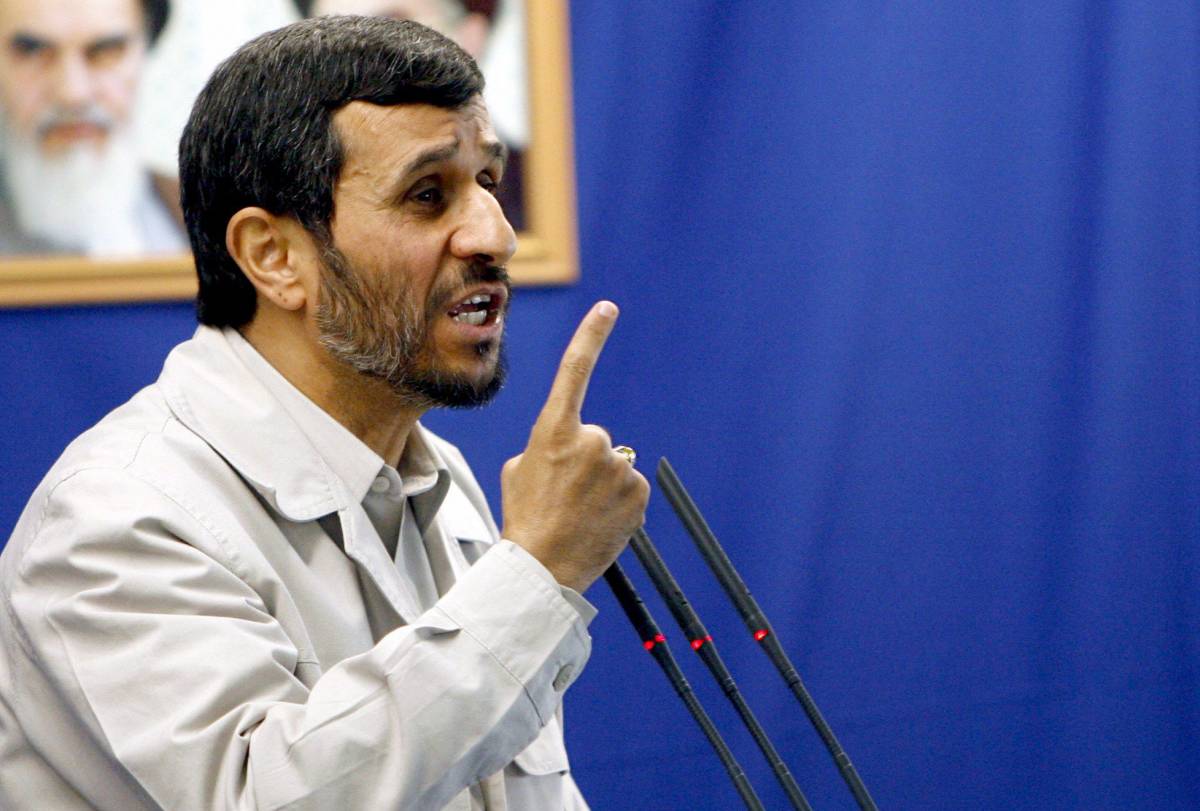 Ahmadinejad: "Avanti 
col programma spaziale"