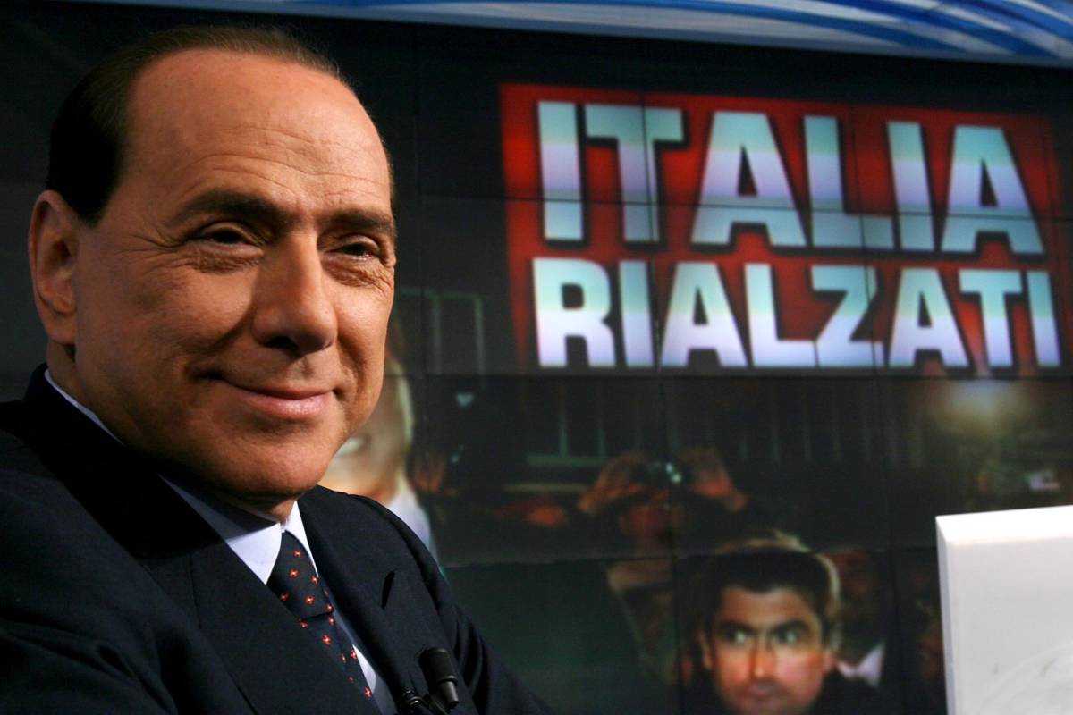 Berlusconi: "Sicuro di vincere 
Casini rinunci al suo simbolo"