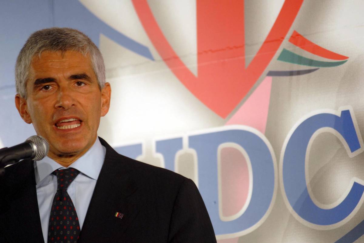 Casini: "Disponibili a unirci, ma niente annessione"