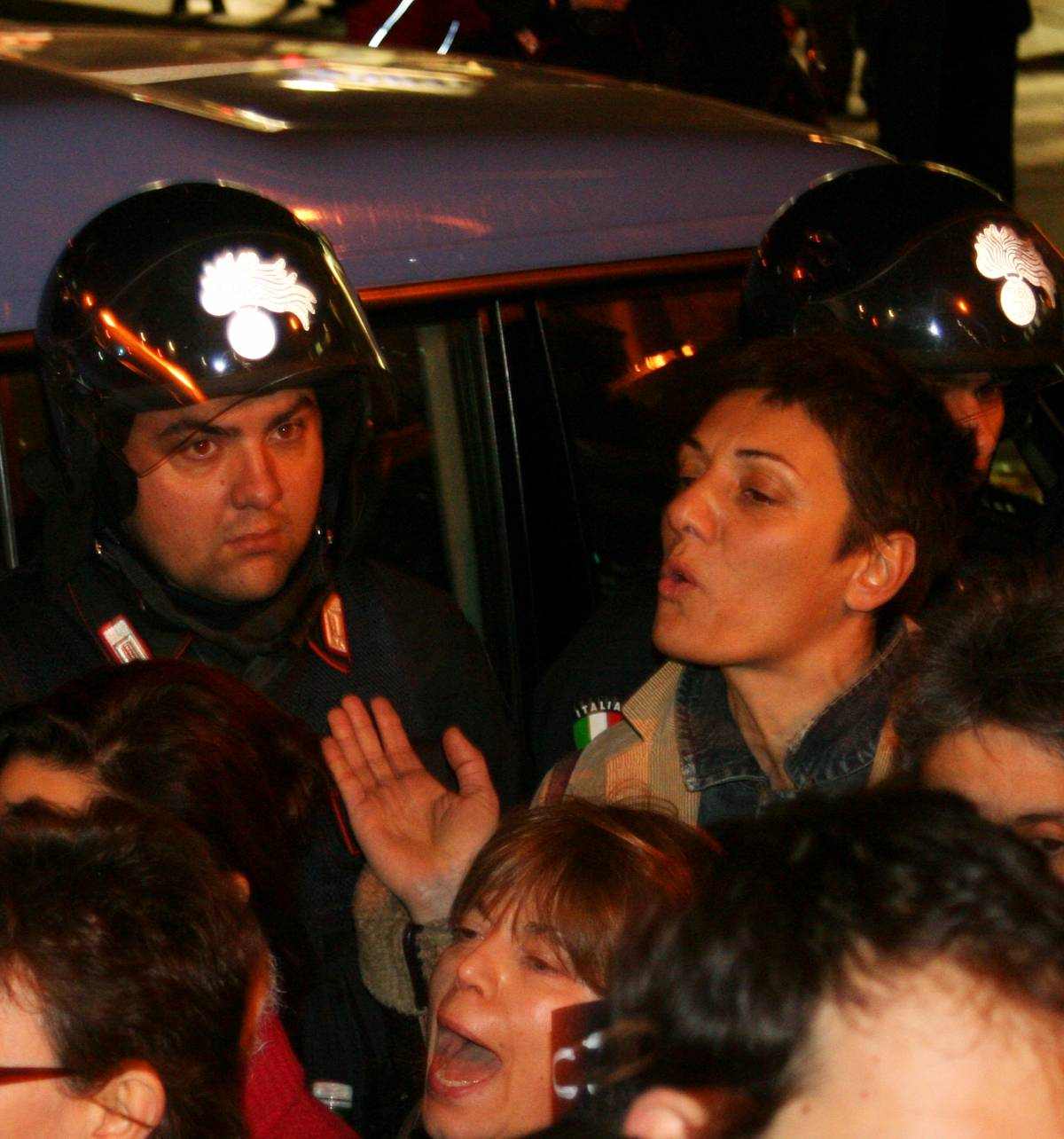 Aborto, donne in piazza  
Disordini con la polizia