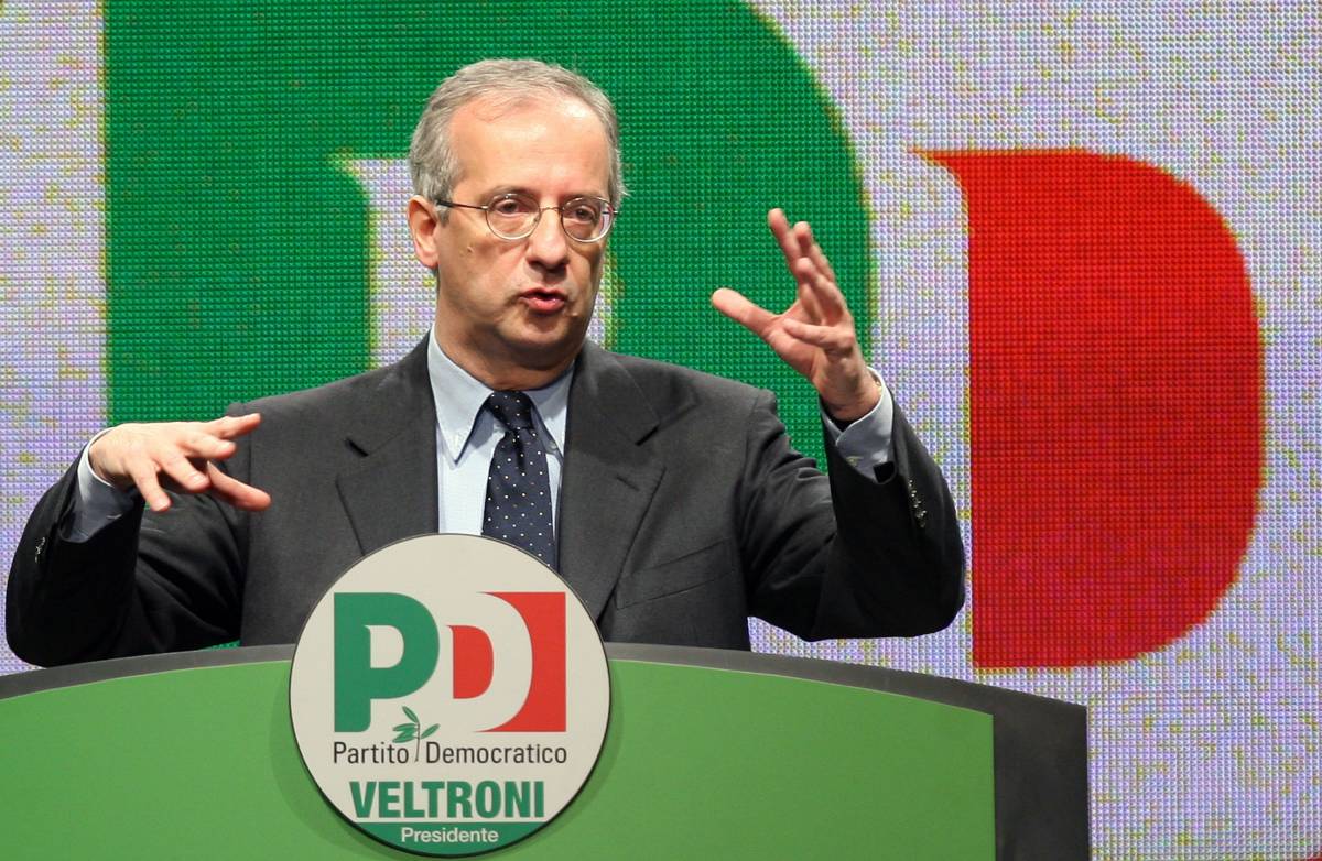 Le promesse di Veltroni all'assemblea del Pd: meno tasse per tutti