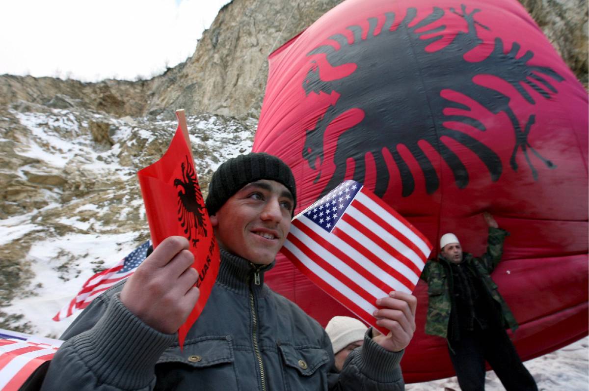Il Kosovo domani l'indipendenza 
Via alla missione Ue