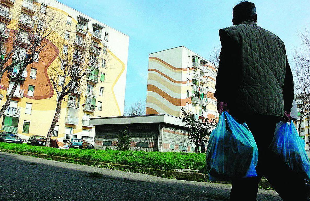 La Consulta boccia il Tar: «Case solo a chi risiede in Lombardia da 5 anni»