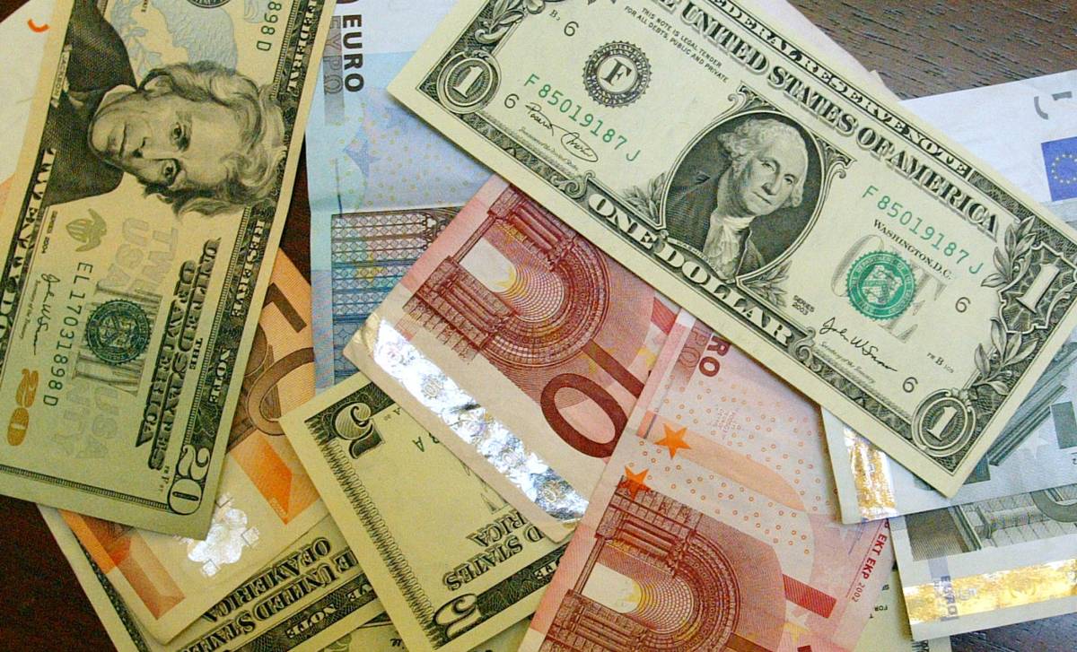Il dollaro sprofonda, Fed: "Interverremo"