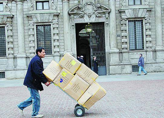 E i carrelli invadono anche piazza Scala