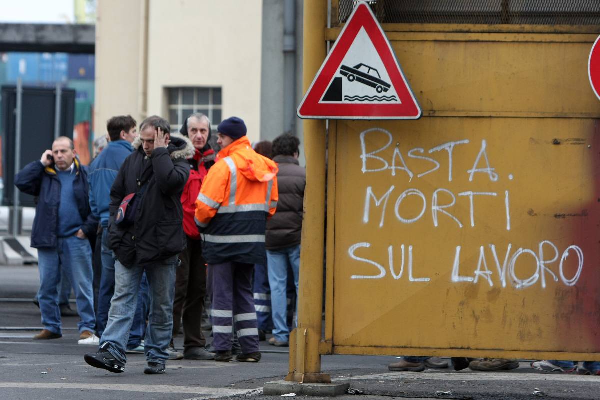 Muore un portuale. Sciopero nazionale di 48 ore