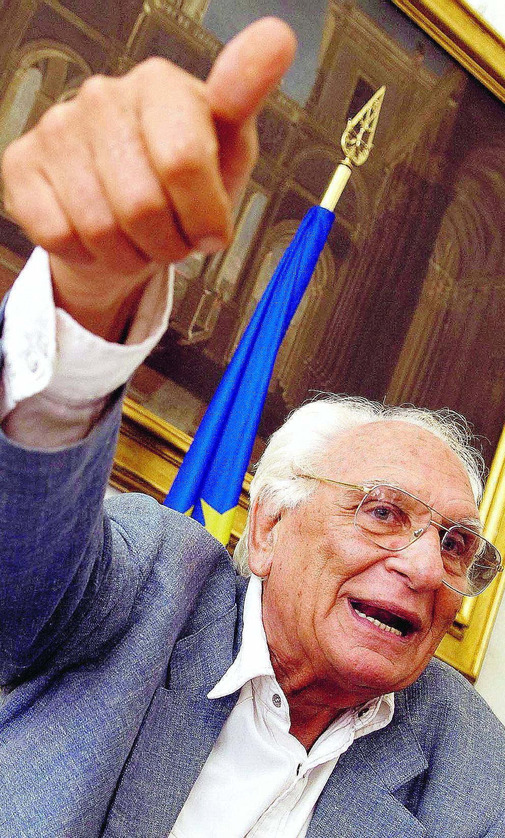 Alla fine i radicali cedono, ma resta il giallo sulla firma della Bonino