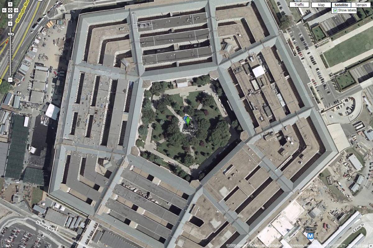 Il Pentagono convince Google: 
via le foto di basi militari dall'alto