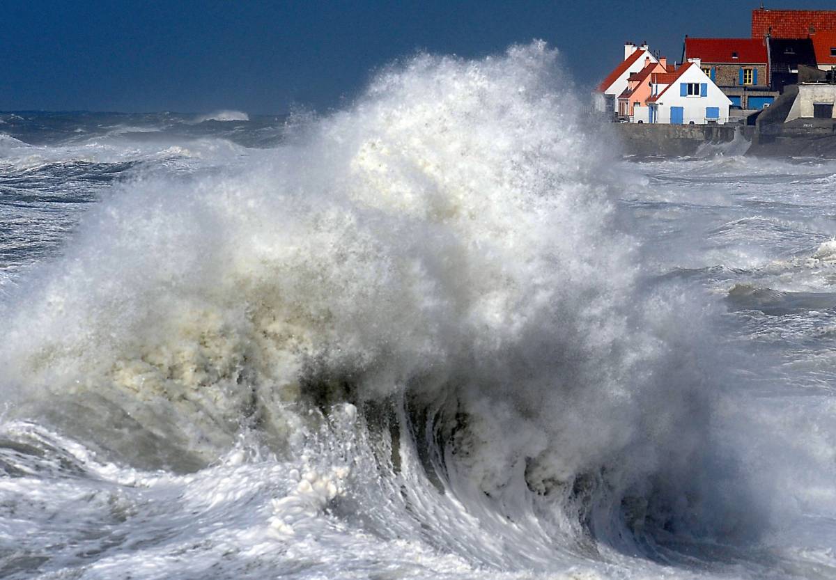 La tempesta minaccia 
Francia e Inghilterra