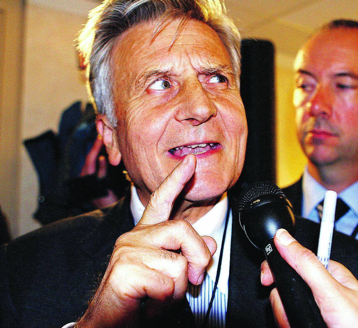 Trichet preoccupato per dollaro e greggio: «Male per la crescita»