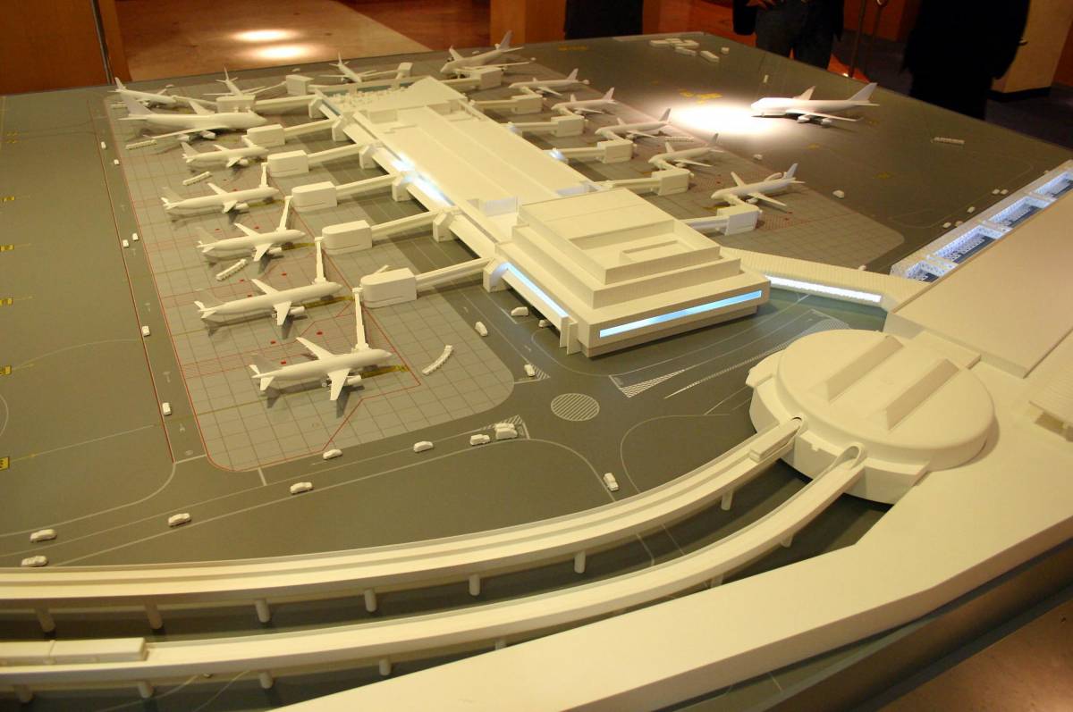 Prima pietra per il nuovo "molo C": 
l’aeroporto di Fiumicino tenta il decollo