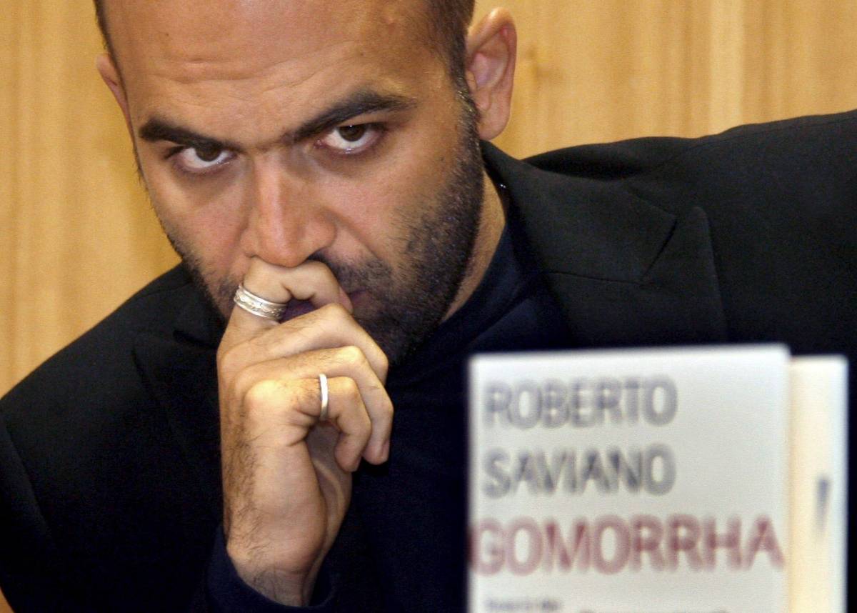 In aula i Casalesi 
minacciano Saviano: 
"Influenza la corte"