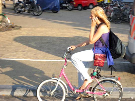 Intercettazioni telefoniche abusive: 13 indagati