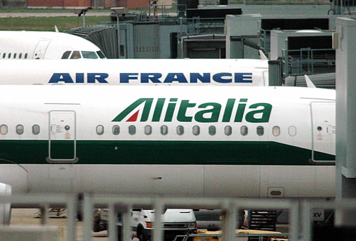 Alitalia, Berlusconi rilancia: "Fuori 
Air France, tocca a noi italiani"