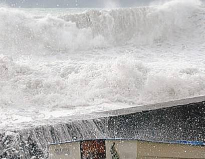 Nell’uovo di Pasqua il maltempo: ponte rovinato