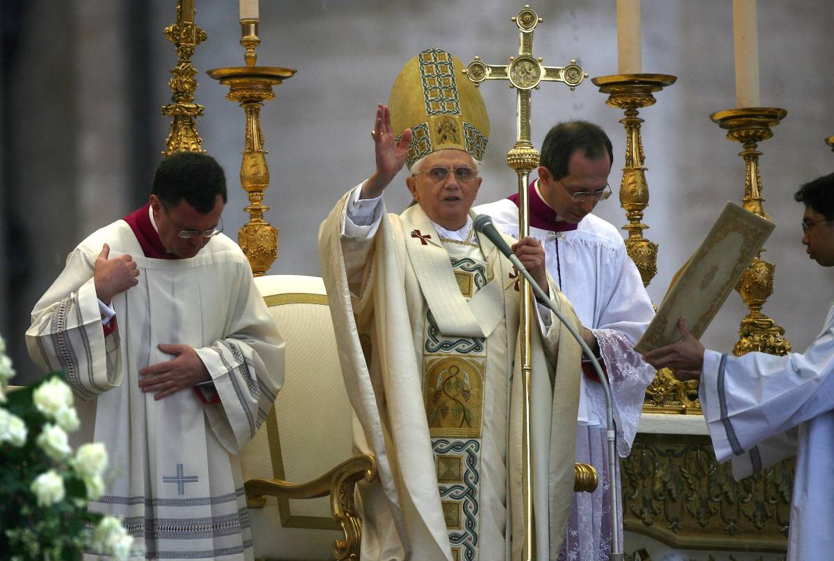 Il Papa: "Fermiamo 
le violenze in Tibet 
e Medio Oriente"