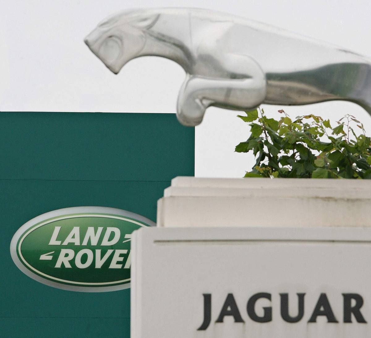 L'indiana Tata colonizza 
Land Rover e Jaguar