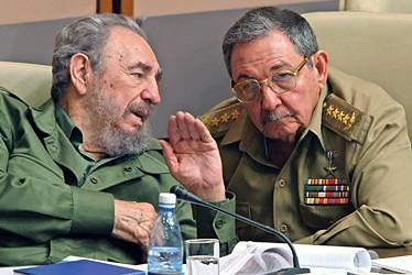 Cuba, Castro autorizza i telefoni cellulari