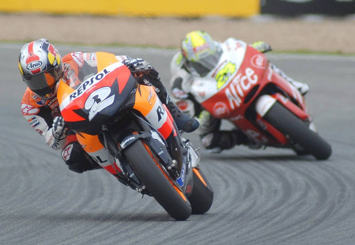 Moto Gp: Pedrosa beffa tutti, Valentino secondo