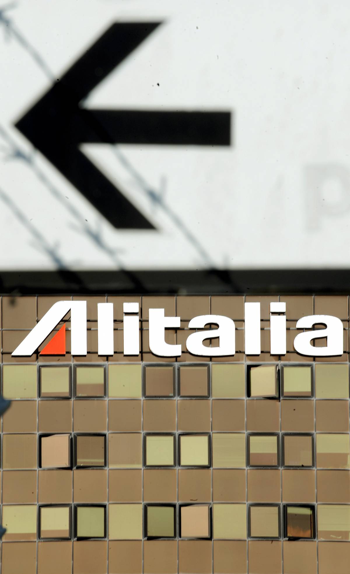 Alitalia, nuovo vertice Spinetta-sindacati