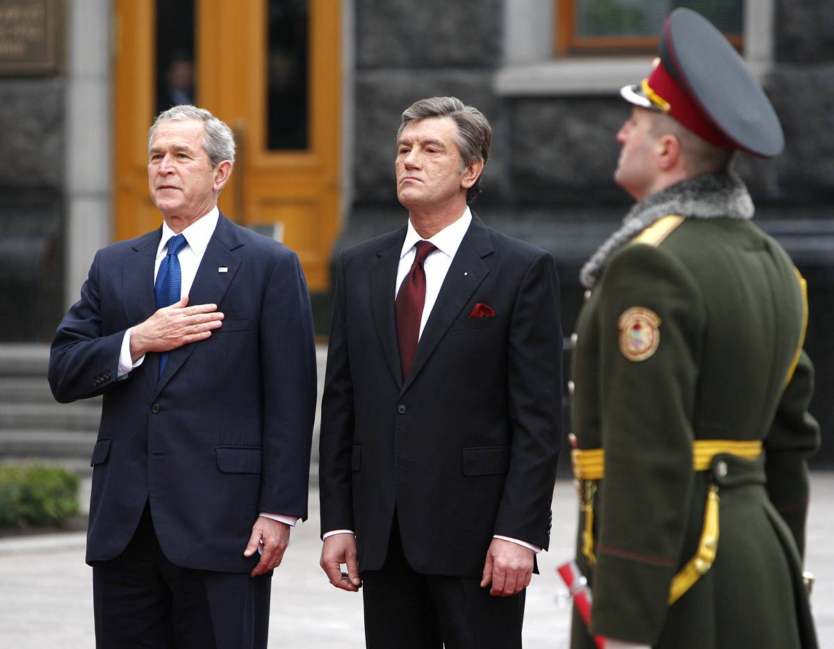 Nato, veto russo su Kiev 
Bush sta con l'Ucraina