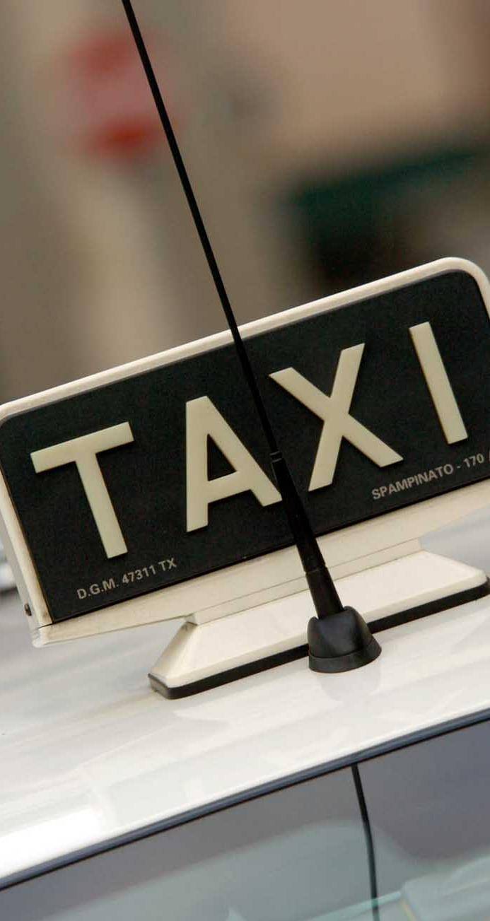 Romeni rubavano ai negozi e fuggivano in taxi