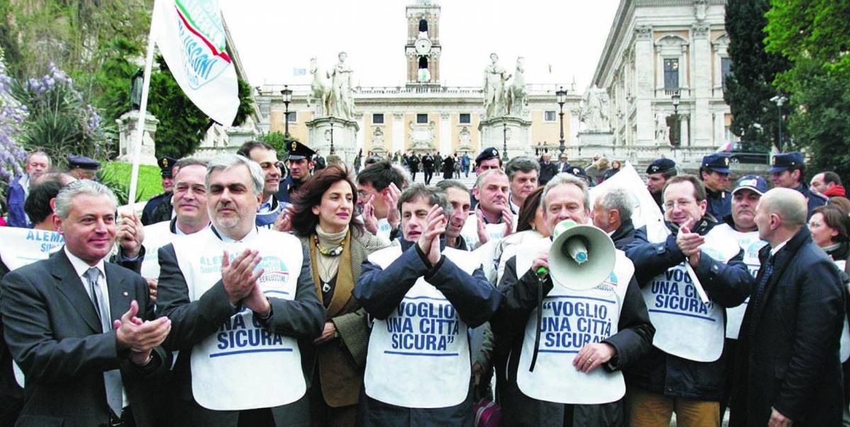 Catena umana per il rispetto della legalità