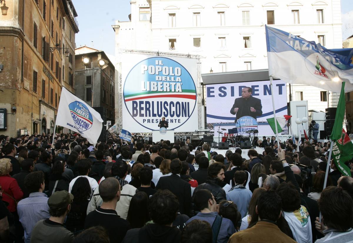 Savona, tafferugli prima del comizio di Berlusconi
