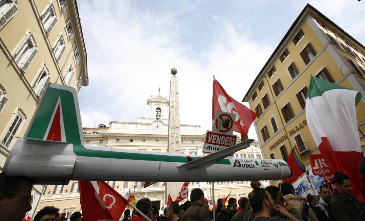 Alitalia, il governo spinge per Air France 
Letta: "L'intesa è a portata di firma" 