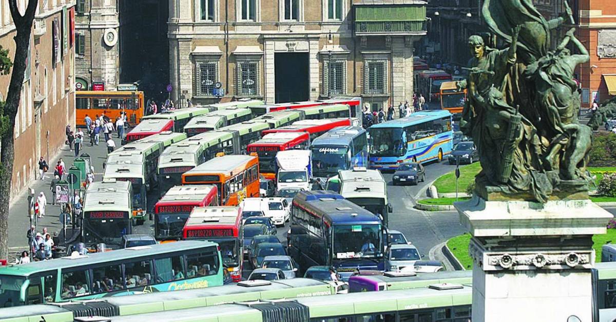 MOBILITÀ Come far ripartire una capitale ferma