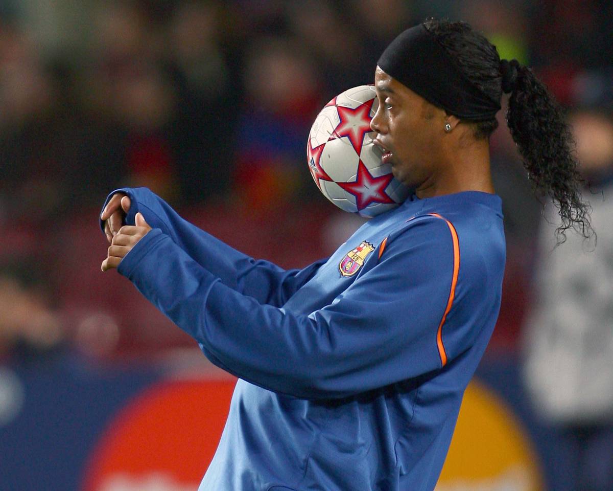 Ronaldinho rossonero, il Barcellona lo molla. Ancelotti si consola