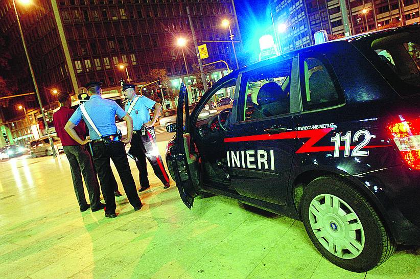 Milano, aggredita in stazione Centrale 
Salvata dallo stupro da un clochard