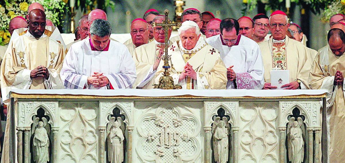 Il Papa mette in guardia contro il "potere del male sempre presente"