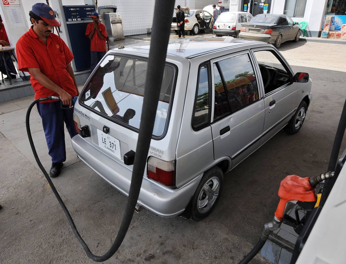 Petrolio da record: 
117,6 dollari al barile