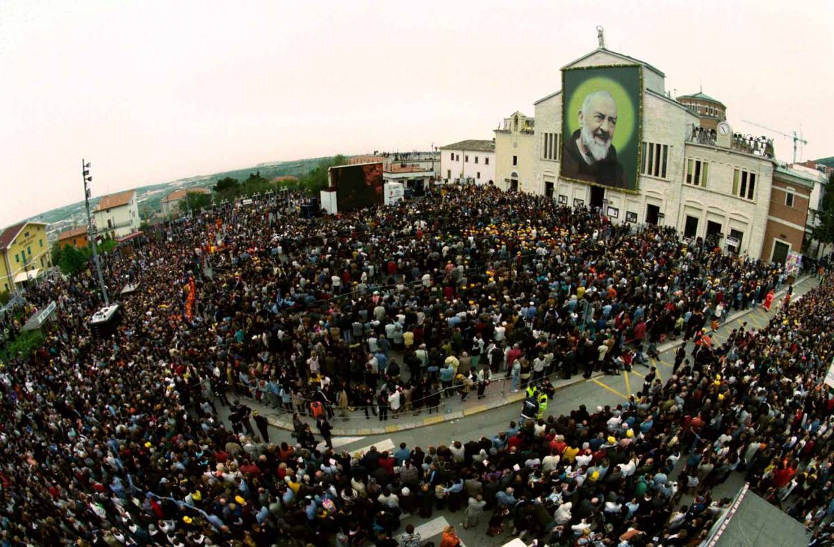 San Giovanni Rotondo, un milione 
di devoti per le spoglie di Padre Pio