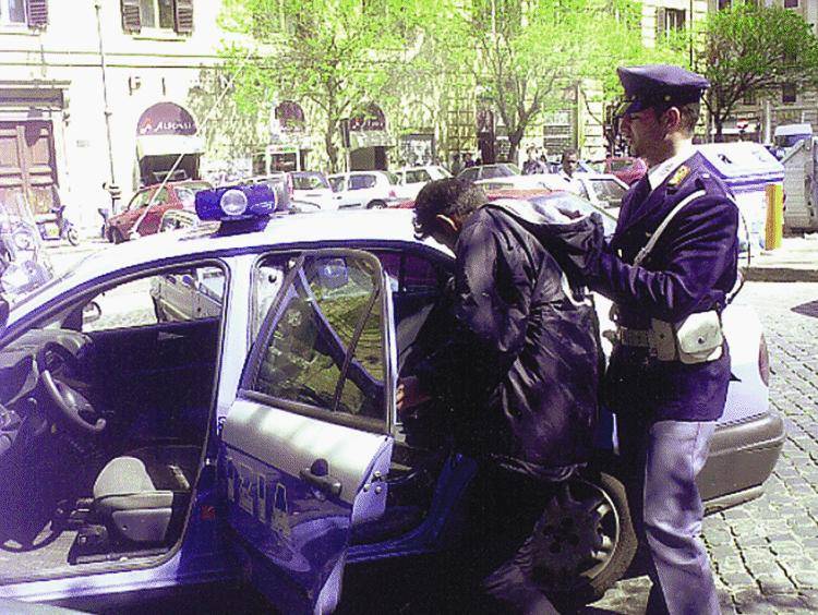 Clandestino: 15 fermi, 5 arresti, zero espulsioni